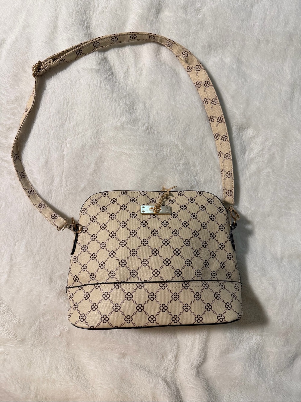 ✨ 2/$25 or 3/$30 SALE - 
Beige Patterned Crossbody Shoulder Bag